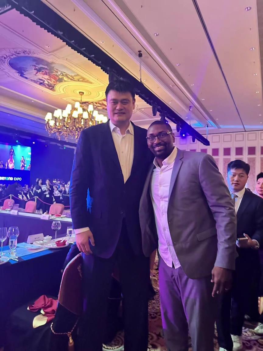 阿泰斯特曬與姚明合照：這是我最喜歡的隊友 姚！！