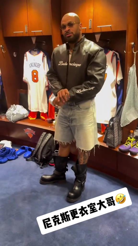 這身就有點看不懂了！“鞋王”塔克今日上腳大頭皮靴