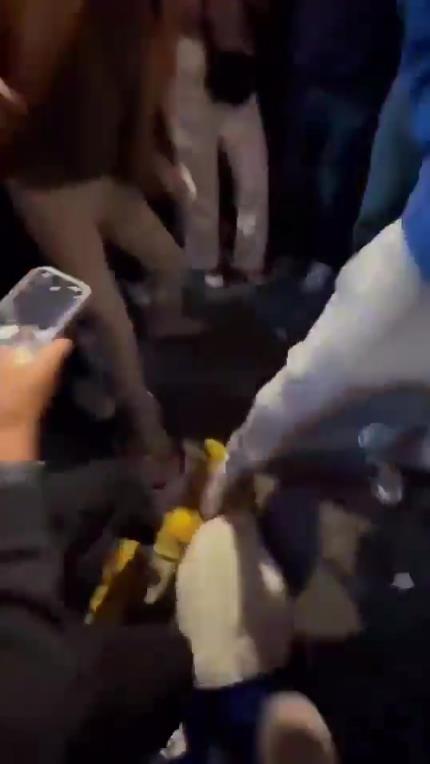 驚！尼克斯大勝步行者后，哈利伯頓遭主場球迷群毆