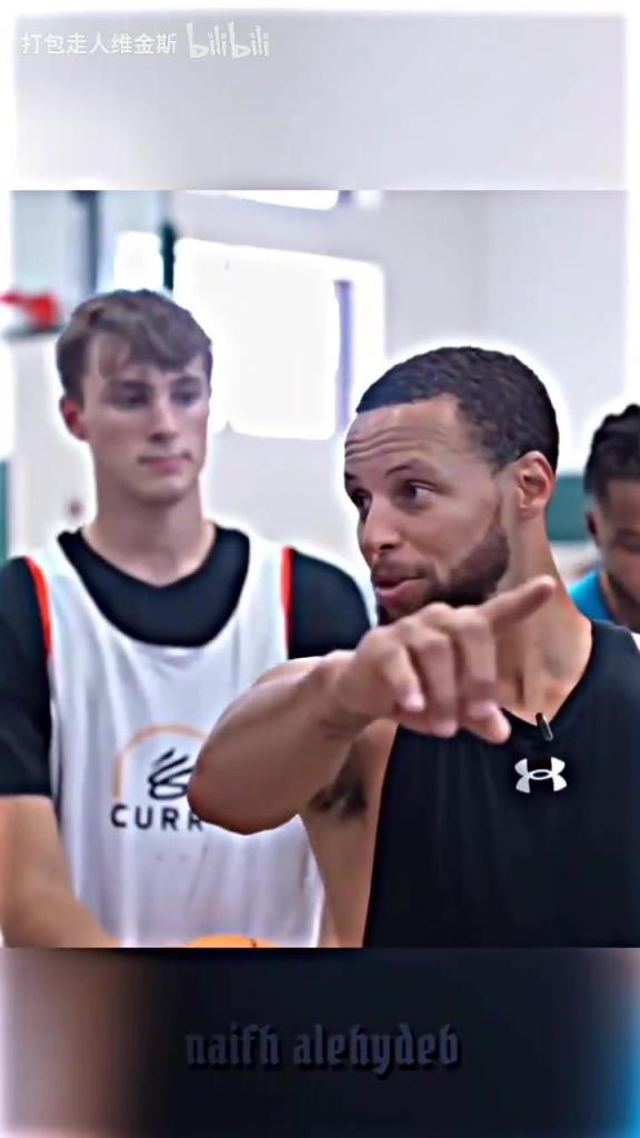 庫里：其實這個暴扣是我教的！當弗拉格出現(xiàn)在庫里的訓(xùn)練營！